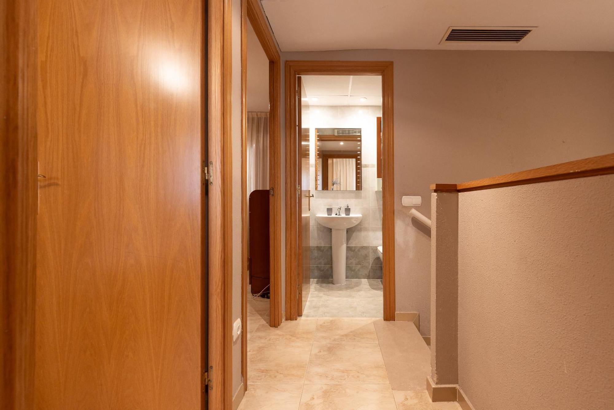 Uhc Golden Pineda Apartments La Pineda Ruang foto
