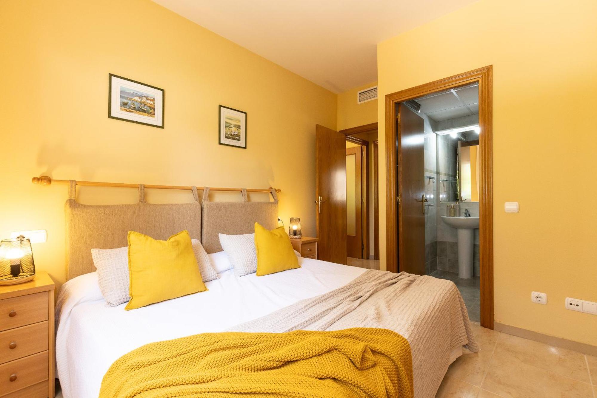 Uhc Golden Pineda Apartments La Pineda Bagian luar foto